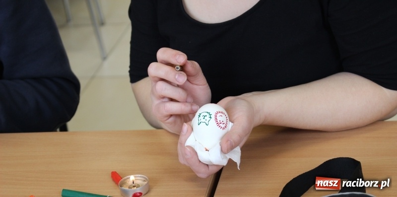 Zdjęcie w galerii na portalu naszraciborz.pl: Warsztaty kroszonkarskie w Gminnym Centrum Kultury w Nędzy wiadomości z regionu