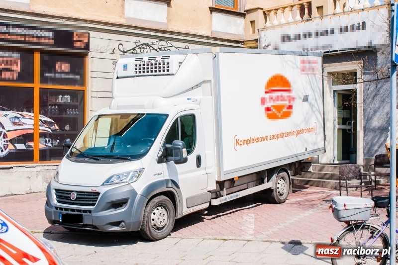 Zdjęcie w galerii na portalu naszraciborz.pl: Potrącenie na przejściu dla pieszych przy Gimnazjalnej wiadomości z regionu