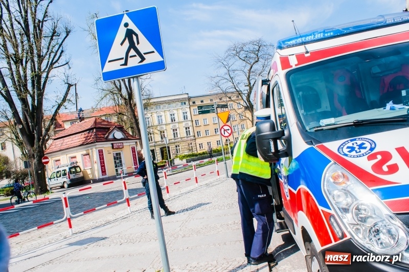 Zdjęcie w galerii na portalu naszraciborz.pl: Potrącenie na przejściu dla pieszych przy Gimnazjalnej wiadomości z regionu