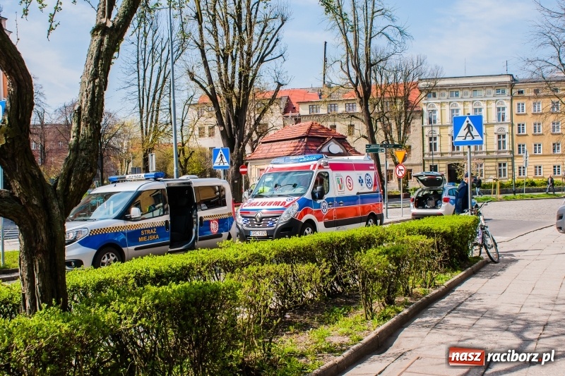 Zdjęcie w galerii na portalu naszraciborz.pl: Potrącenie na przejściu dla pieszych przy Gimnazjalnej wiadomości z regionu