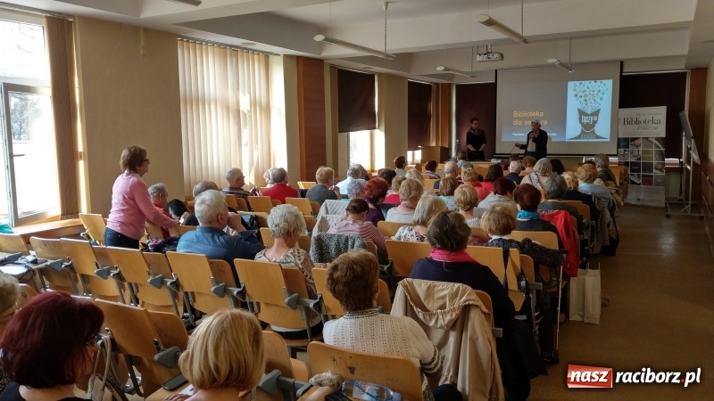 Zdjęcie w galerii na portalu naszraciborz.pl: Biblioteka dla seniora. Spotkanie na Uniwersytecie Trzeciego Wieku wiadomości z regionu