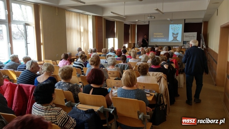Zdjęcie w galerii na portalu naszraciborz.pl: Biblioteka dla seniora. Spotkanie na Uniwersytecie Trzeciego Wieku wiadomości z regionu