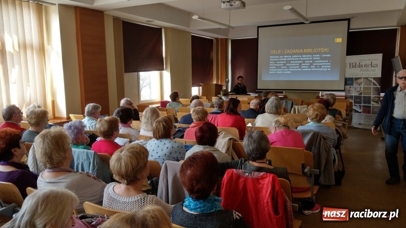 Zdjęcie w galerii na portalu naszraciborz.pl: Biblioteka dla seniora. Spotkanie na Uniwersytecie Trzeciego Wieku wiadomości z regionu