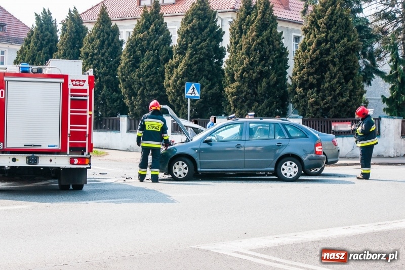 Zdjęcie w galerii na portalu naszraciborz.pl: Kolejne zdarzenie drogowe na skrzyżowaniu Głubczycka-Cegielniana-Starowiejska wiadomości z regionu