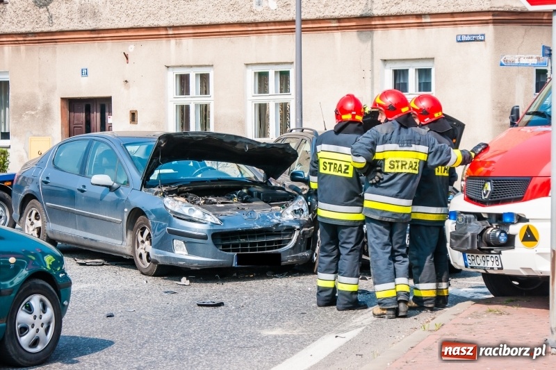 Zdjęcie w galerii na portalu naszraciborz.pl: Kolejne zdarzenie drogowe na skrzyżowaniu Głubczycka-Cegielniana-Starowiejska wiadomości z regionu