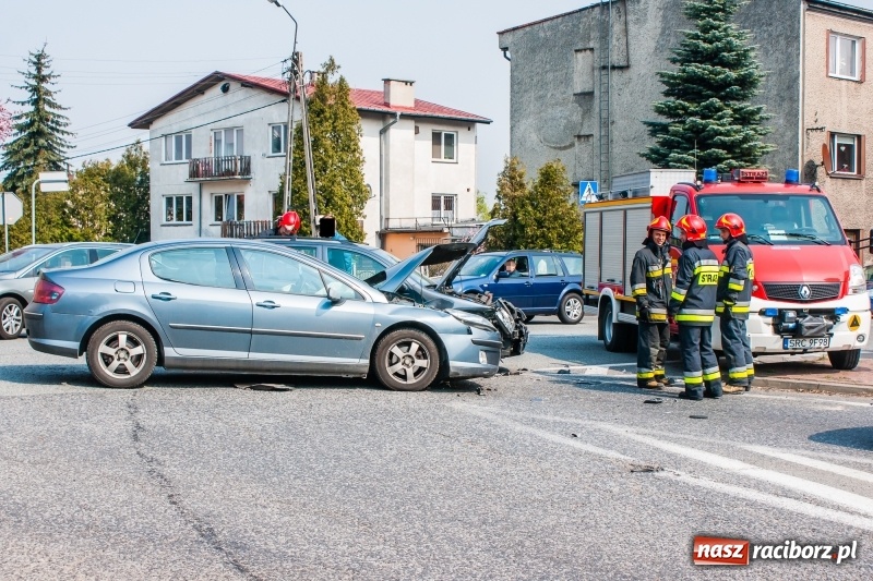 Zdjęcie w galerii na portalu naszraciborz.pl: Kolejne zdarzenie drogowe na skrzyżowaniu Głubczycka-Cegielniana-Starowiejska wiadomości z regionu