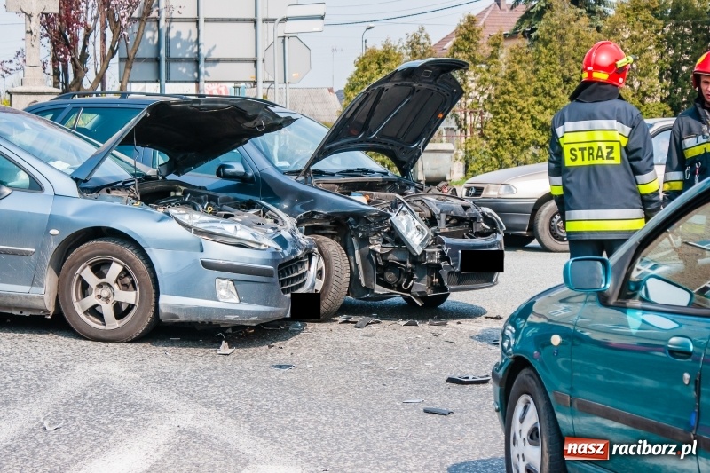 Zdjęcie w galerii na portalu naszraciborz.pl: Kolejne zdarzenie drogowe na skrzyżowaniu Głubczycka-Cegielniana-Starowiejska wiadomości z regionu