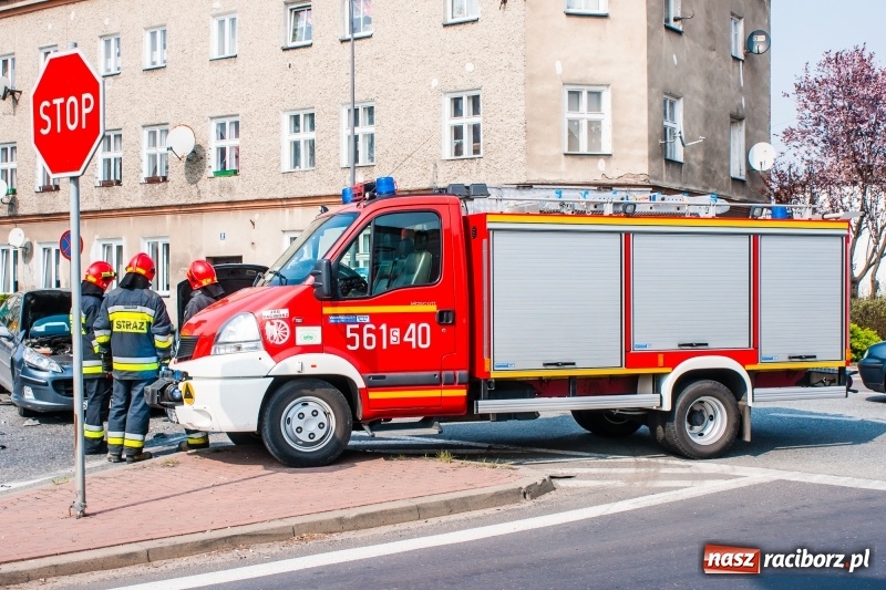 Zdjęcie w galerii na portalu naszraciborz.pl: Kolejne zdarzenie drogowe na skrzyżowaniu Głubczycka-Cegielniana-Starowiejska wiadomości z regionu