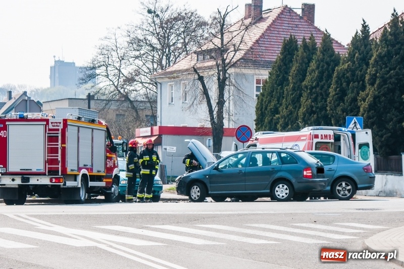 Zdjęcie w galerii na portalu naszraciborz.pl: Kolejne zdarzenie drogowe na skrzyżowaniu Głubczycka-Cegielniana-Starowiejska wiadomości z regionu