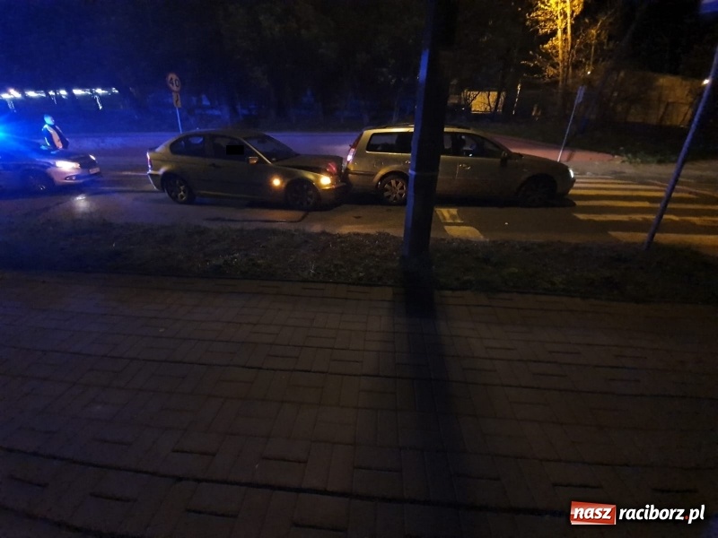 Zdjęcie w galerii na portalu naszraciborz.pl: Kolejne zdarzenie drogowe na skrzyżowaniu Głubczycka-Cegielniana-Starowiejska wiadomości z regionu