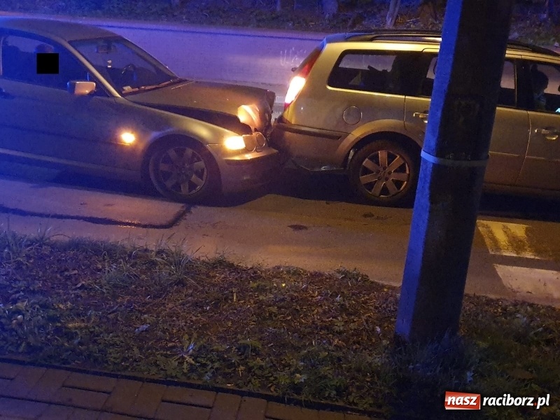 Zdjęcie w galerii na portalu naszraciborz.pl: Kolejne zdarzenie drogowe na skrzyżowaniu Głubczycka-Cegielniana-Starowiejska wiadomości z regionu