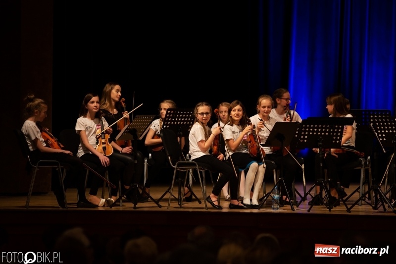 Zdjęcie w galerii na portalu naszraciborz.pl: Koncert uczniów PSM i Grupy MoCarta w RCK wiadomości z regionu