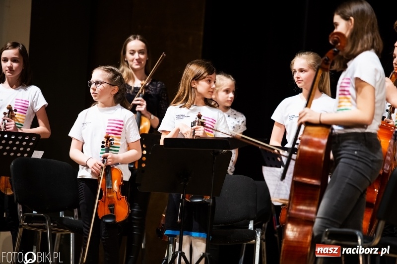 Zdjęcie w galerii na portalu naszraciborz.pl: Koncert uczniów PSM i Grupy MoCarta w RCK wiadomości z regionu