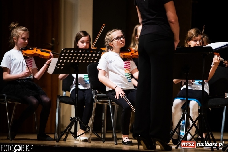 Zdjęcie w galerii na portalu naszraciborz.pl: Koncert uczniów PSM i Grupy MoCarta w RCK wiadomości z regionu
