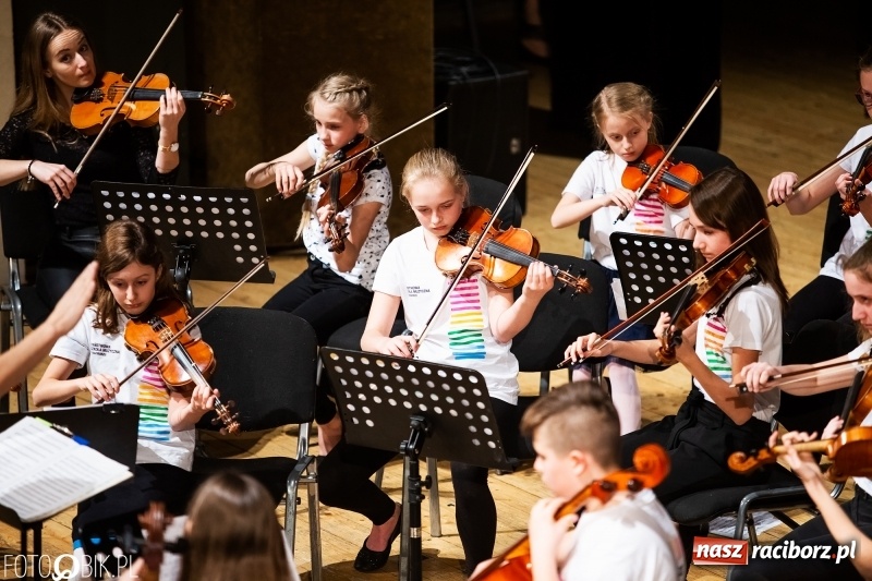 Zdjęcie w galerii na portalu naszraciborz.pl: Koncert uczniów PSM i Grupy MoCarta w RCK wiadomości z regionu