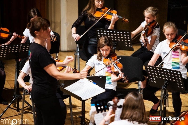 Zdjęcie w galerii na portalu naszraciborz.pl: Koncert uczniów PSM i Grupy MoCarta w RCK wiadomości z regionu
