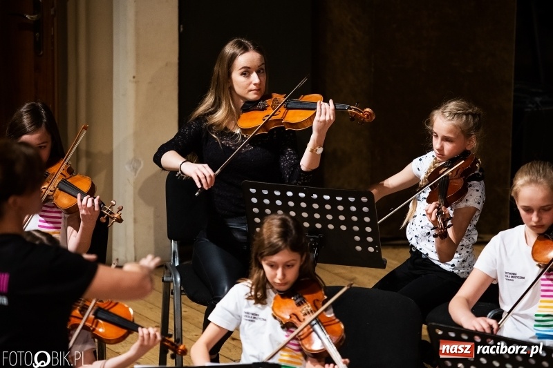 Zdjęcie w galerii na portalu naszraciborz.pl: Koncert uczniów PSM i Grupy MoCarta w RCK wiadomości z regionu