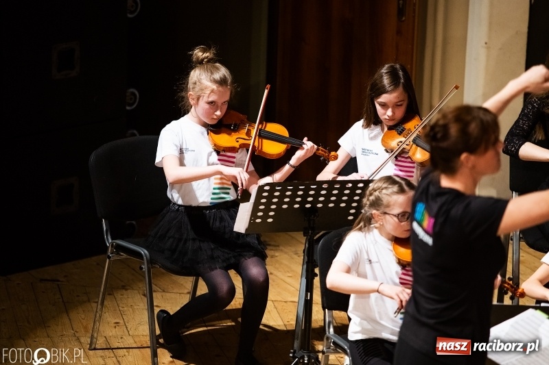 Zdjęcie w galerii na portalu naszraciborz.pl: Koncert uczniów PSM i Grupy MoCarta w RCK wiadomości z regionu