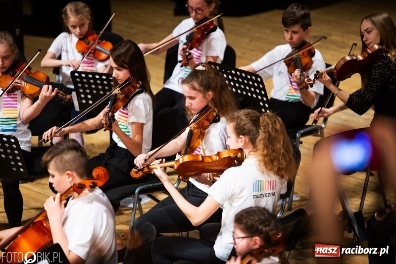 Zdjęcie w galerii na portalu naszraciborz.pl: Koncert uczniów PSM i Grupy MoCarta w RCK wiadomości z regionu