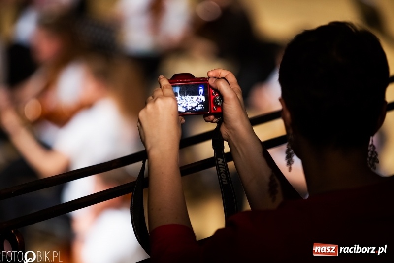 Zdjęcie w galerii na portalu naszraciborz.pl: Koncert uczniów PSM i Grupy MoCarta w RCK wiadomości z regionu