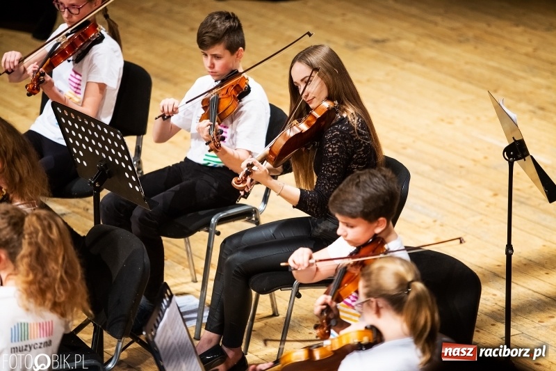 Zdjęcie w galerii na portalu naszraciborz.pl: Koncert uczniów PSM i Grupy MoCarta w RCK wiadomości z regionu