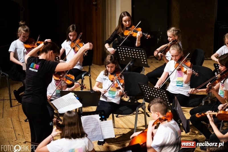 Zdjęcie w galerii na portalu naszraciborz.pl: Koncert uczniów PSM i Grupy MoCarta w RCK wiadomości z regionu