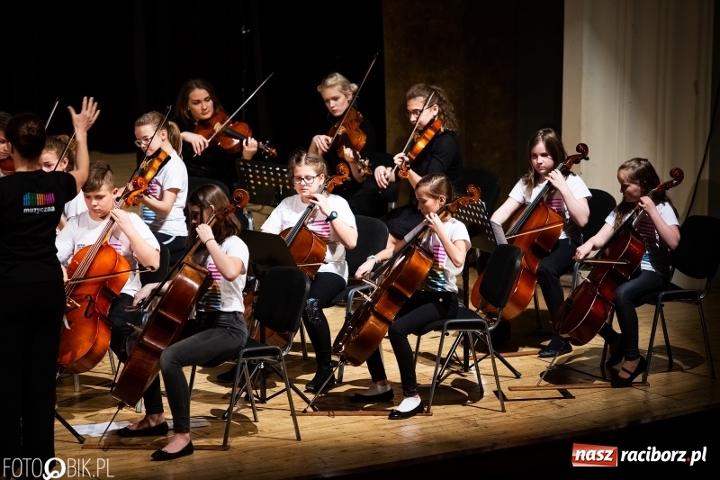 Zdjęcie w galerii na portalu naszraciborz.pl: Koncert uczniów PSM i Grupy MoCarta w RCK wiadomości z regionu