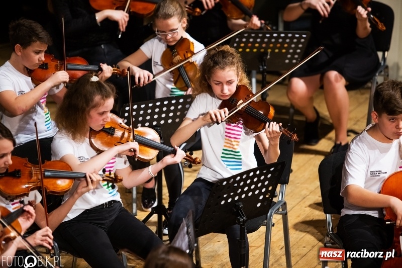 Zdjęcie w galerii na portalu naszraciborz.pl: Koncert uczniów PSM i Grupy MoCarta w RCK wiadomości z regionu