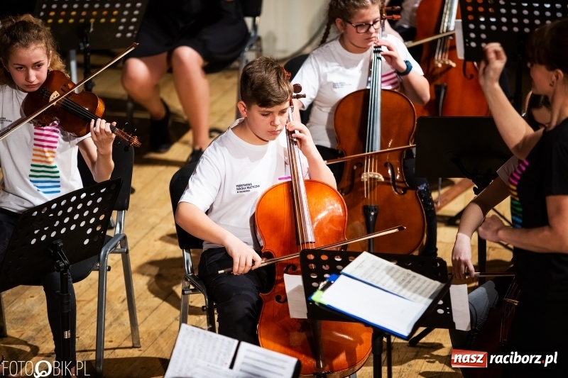 Zdjęcie w galerii na portalu naszraciborz.pl: Koncert uczniów PSM i Grupy MoCarta w RCK wiadomości z regionu