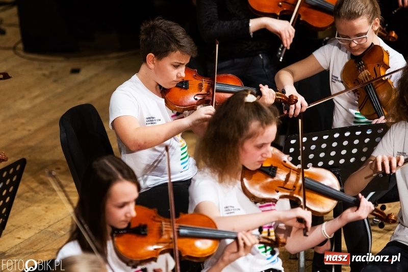 Zdjęcie w galerii na portalu naszraciborz.pl: Koncert uczniów PSM i Grupy MoCarta w RCK wiadomości z regionu