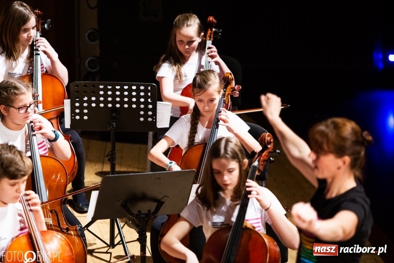 Zdjęcie w galerii na portalu naszraciborz.pl: Koncert uczniów PSM i Grupy MoCarta w RCK wiadomości z regionu