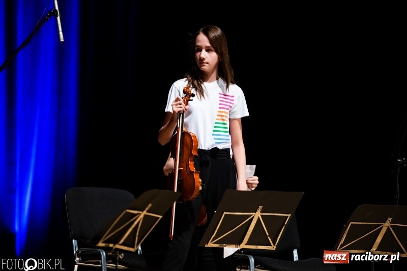 Zdjęcie w galerii na portalu naszraciborz.pl: Koncert uczniów PSM i Grupy MoCarta w RCK wiadomości z regionu