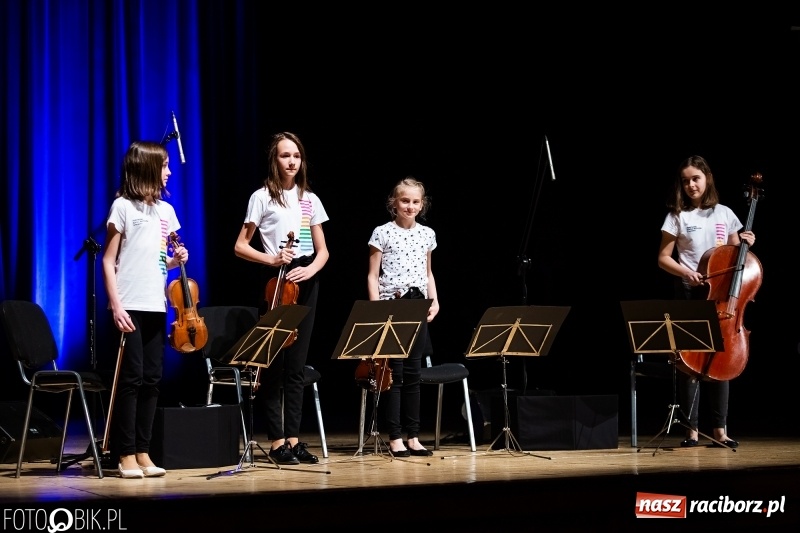 Zdjęcie w galerii na portalu naszraciborz.pl: Koncert uczniów PSM i Grupy MoCarta w RCK wiadomości z regionu