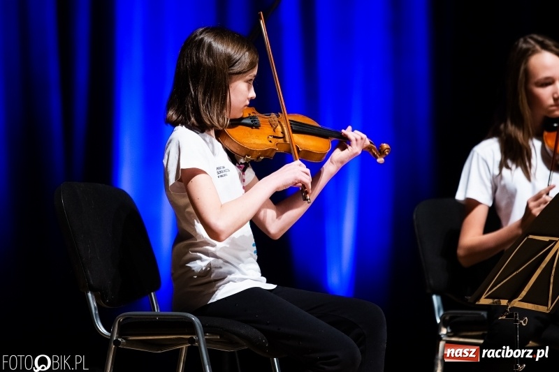 Zdjęcie w galerii na portalu naszraciborz.pl: Koncert uczniów PSM i Grupy MoCarta w RCK wiadomości z regionu