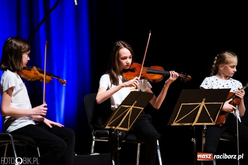 Zdjęcie w galerii na portalu naszraciborz.pl: Koncert uczniów PSM i Grupy MoCarta w RCK wiadomości z regionu
