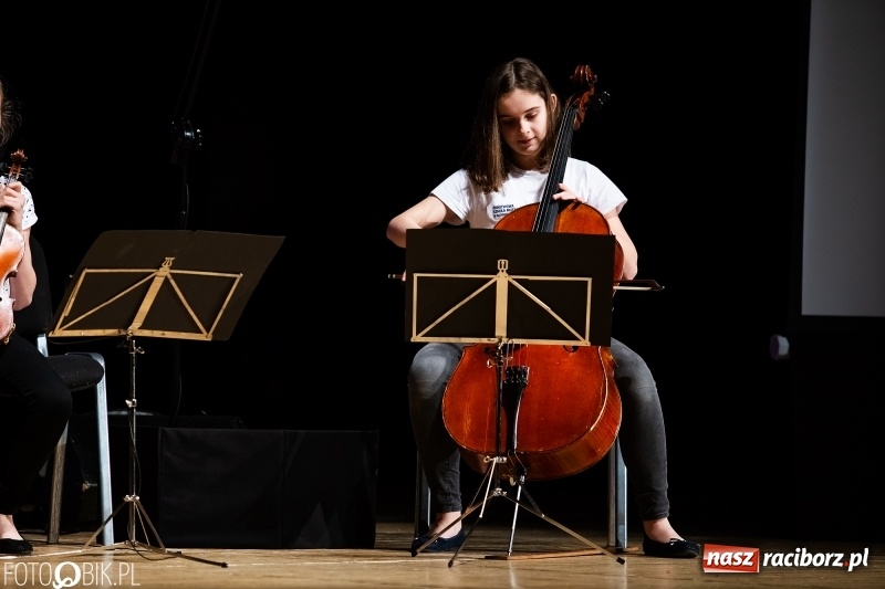 Zdjęcie w galerii na portalu naszraciborz.pl: Koncert uczniów PSM i Grupy MoCarta w RCK wiadomości z regionu