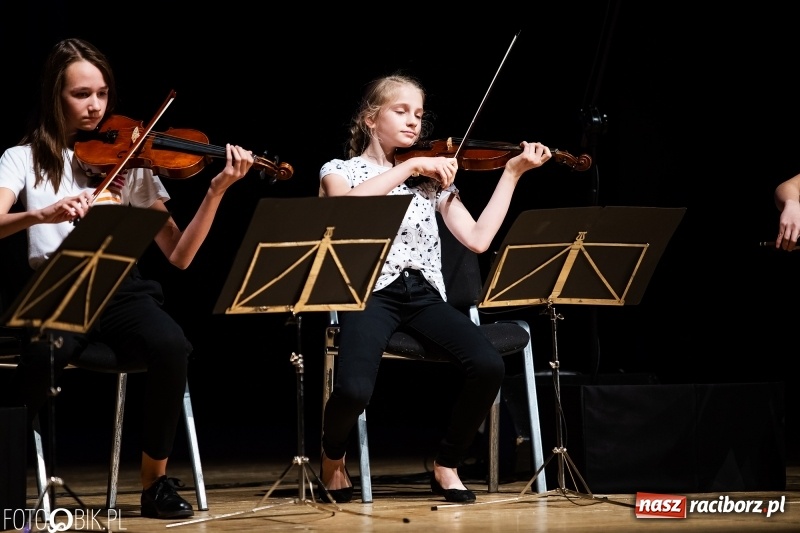 Zdjęcie w galerii na portalu naszraciborz.pl: Koncert uczniów PSM i Grupy MoCarta w RCK wiadomości z regionu