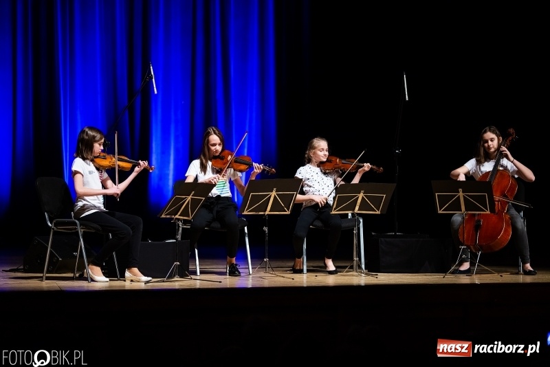 Zdjęcie w galerii na portalu naszraciborz.pl: Koncert uczniów PSM i Grupy MoCarta w RCK wiadomości z regionu