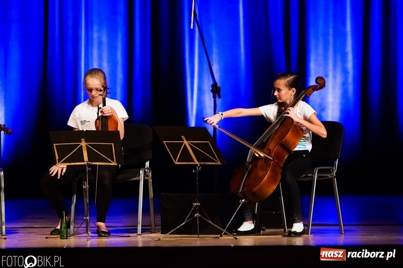 Zdjęcie w galerii na portalu naszraciborz.pl: Koncert uczniów PSM i Grupy MoCarta w RCK wiadomości z regionu
