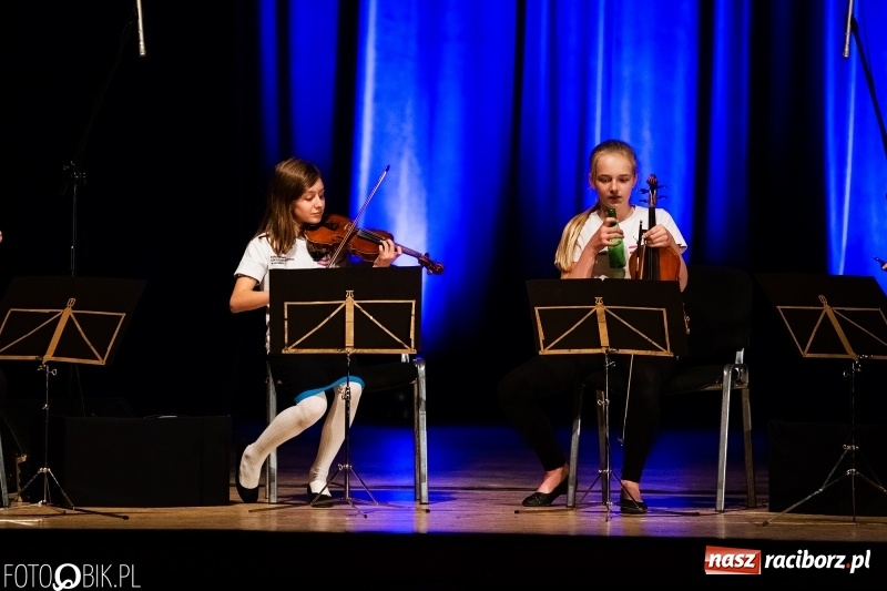 Zdjęcie w galerii na portalu naszraciborz.pl: Koncert uczniów PSM i Grupy MoCarta w RCK wiadomości z regionu