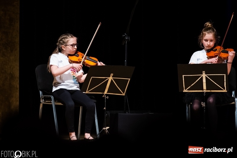 Zdjęcie w galerii na portalu naszraciborz.pl: Koncert uczniów PSM i Grupy MoCarta w RCK wiadomości z regionu