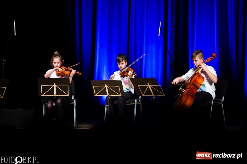 Zdjęcie w galerii na portalu naszraciborz.pl: Koncert uczniów PSM i Grupy MoCarta w RCK wiadomości z regionu