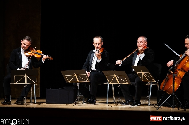 Zdjęcie w galerii na portalu naszraciborz.pl: Koncert uczniów PSM i Grupy MoCarta w RCK wiadomości z regionu