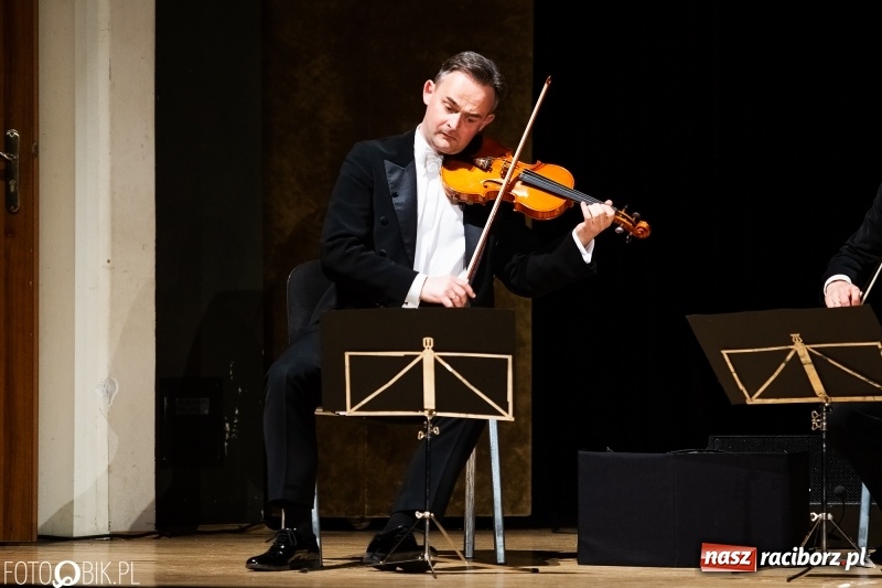 Zdjęcie w galerii na portalu naszraciborz.pl: Koncert uczniów PSM i Grupy MoCarta w RCK wiadomości z regionu