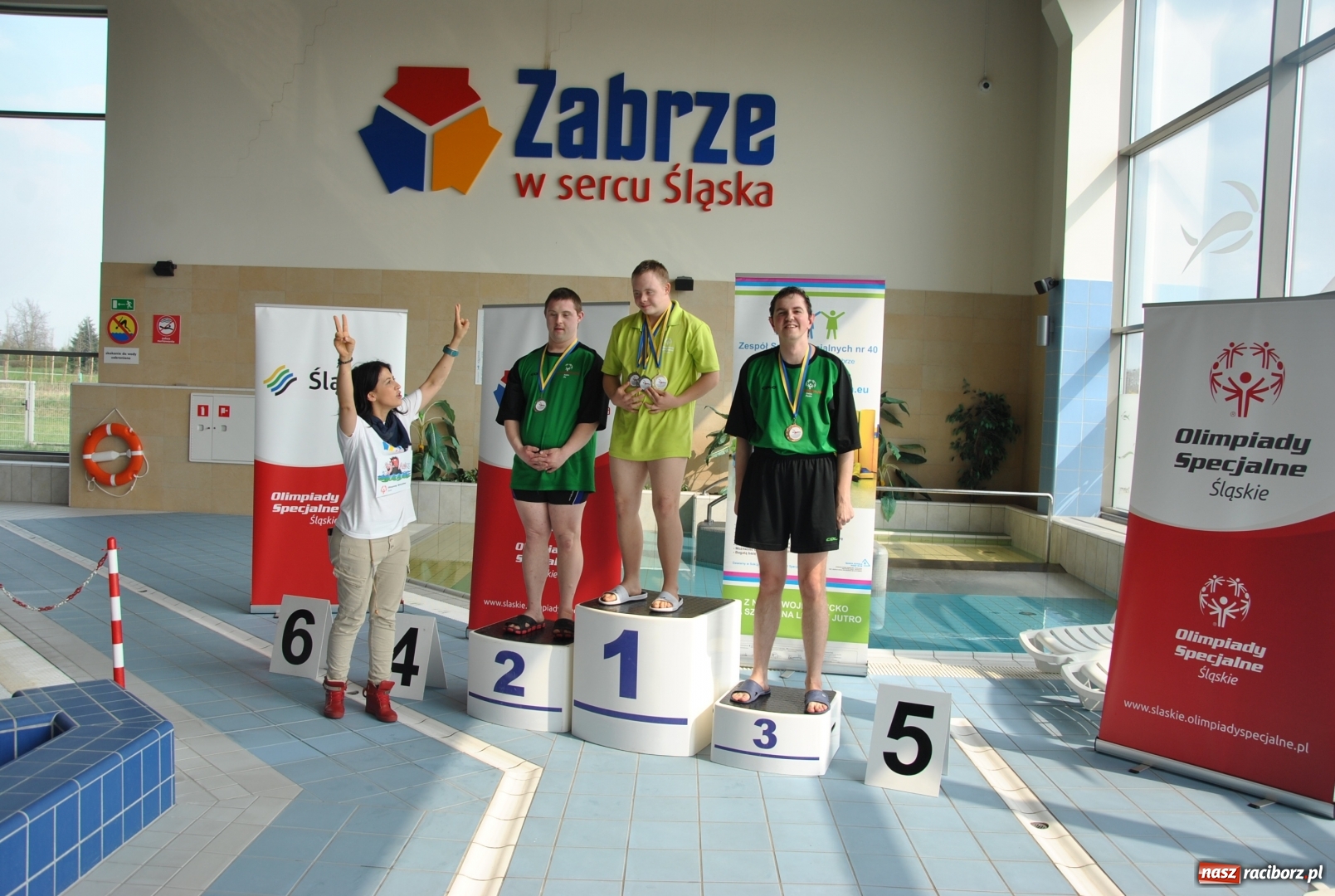 Zdjęcie w galerii na portalu naszraciborz.pl: Huragan Racibórz rządził na basenie w Zabrzu wiadomości z regionu