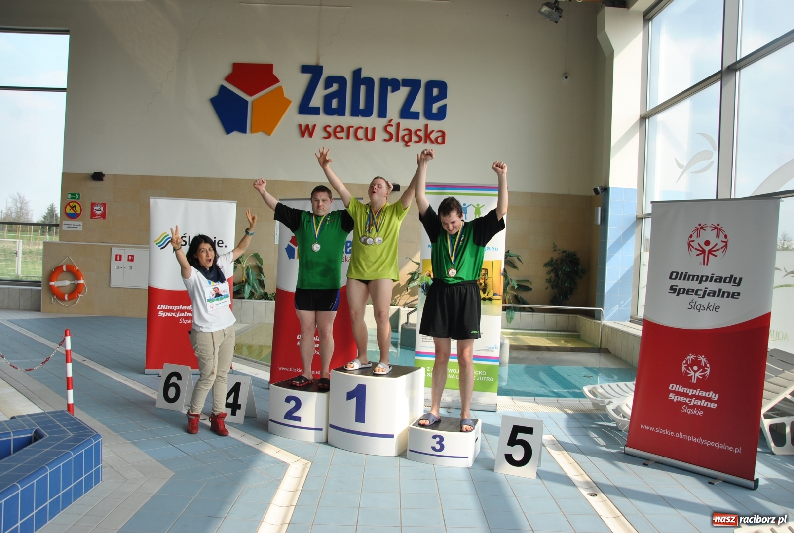 Zdjęcie w galerii na portalu naszraciborz.pl: Huragan Racibórz rządził na basenie w Zabrzu wiadomości z regionu