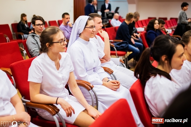 Zdjęcie w galerii na portalu naszraciborz.pl: Czepkowanie na raciborskim zamku. Drugie w historii PWSZ [FOTO i WIDEO] wiadomości z regionu