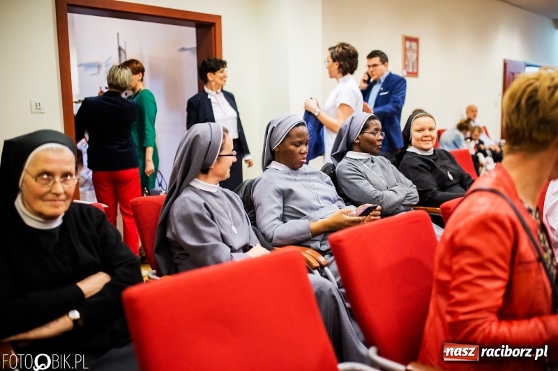 Zdjęcie w galerii na portalu naszraciborz.pl: Czepkowanie na raciborskim zamku. Drugie w historii PWSZ [FOTO i WIDEO] wiadomości z regionu