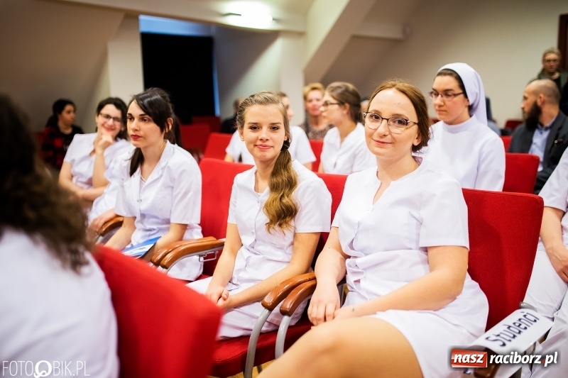 Zdjęcie w galerii na portalu naszraciborz.pl: Czepkowanie na raciborskim zamku. Drugie w historii PWSZ [FOTO i WIDEO] wiadomości z regionu