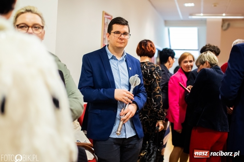 Zdjęcie w galerii na portalu naszraciborz.pl: Czepkowanie na raciborskim zamku. Drugie w historii PWSZ [FOTO i WIDEO] wiadomości z regionu